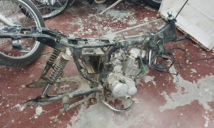 Quilmes – Dos menores aprehendidos por posesión de una moto robada
